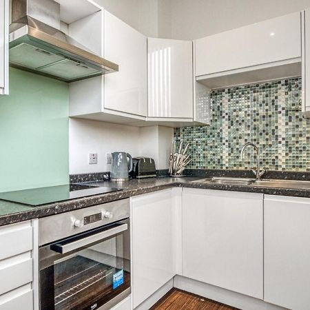 런던 Stylish Studio By Heathrow Airport 아파트 외부 사진