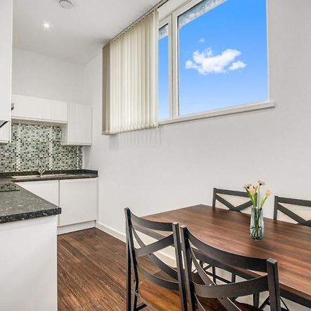 런던 Stylish Studio By Heathrow Airport 아파트 외부 사진