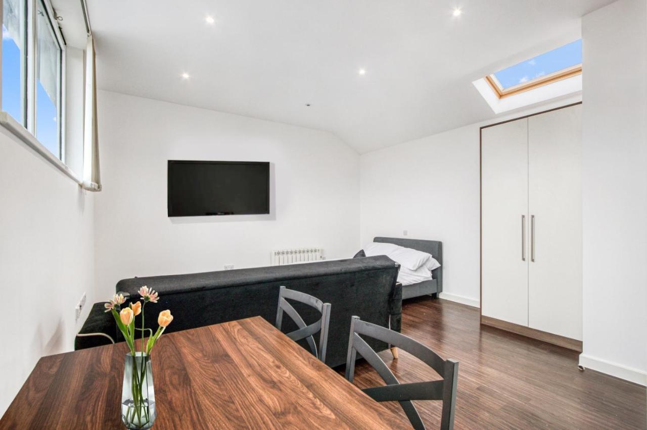런던 Stylish Studio By Heathrow Airport 아파트 외부 사진