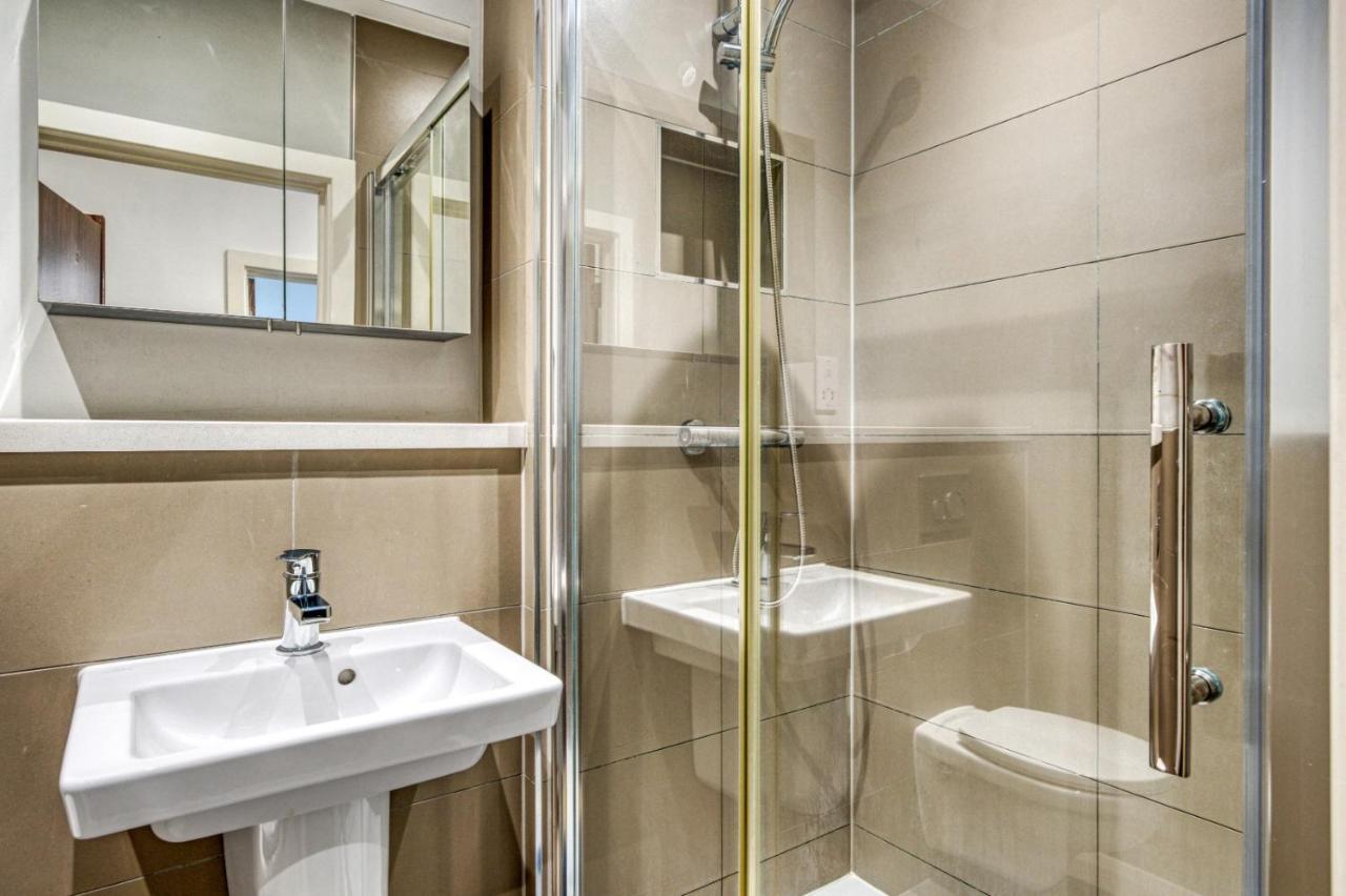 런던 Stylish Studio By Heathrow Airport 아파트 외부 사진